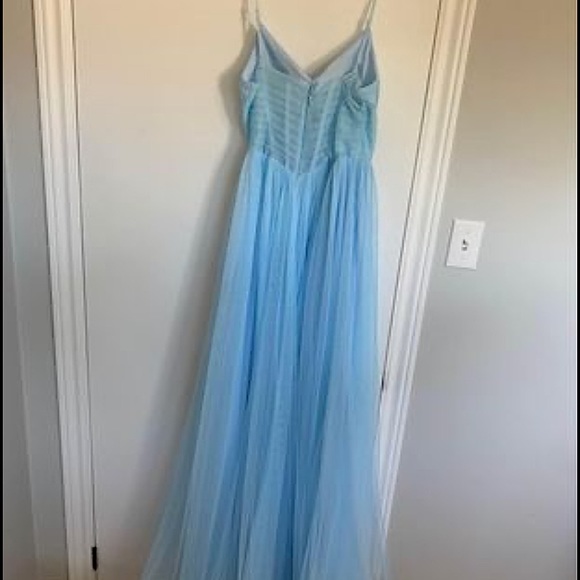 Powder blue dress - Picture 4 of 4